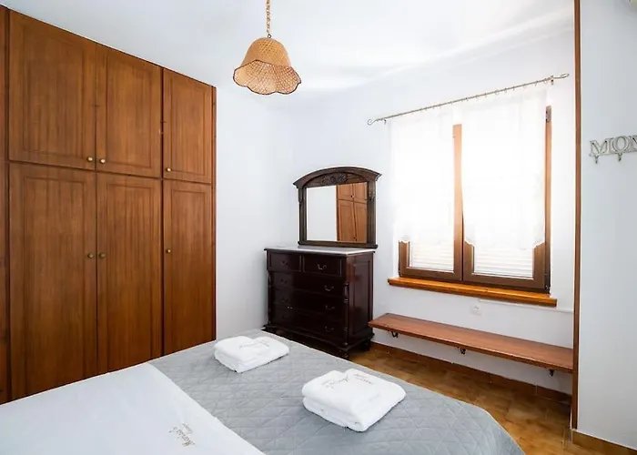 μariza's Escape Afissos