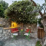 Vilă μariza's Escape